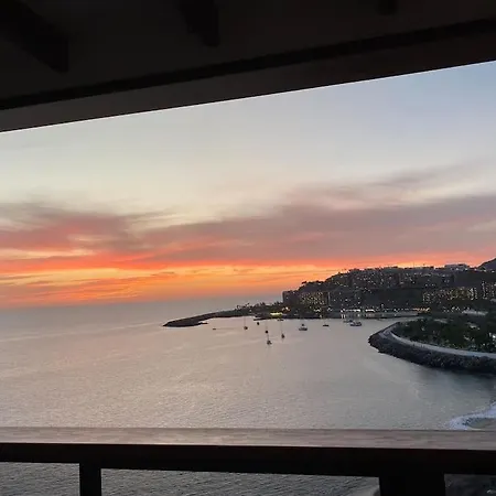 Διαμέρισμα 100 M2 Penthouse On The Beach. *